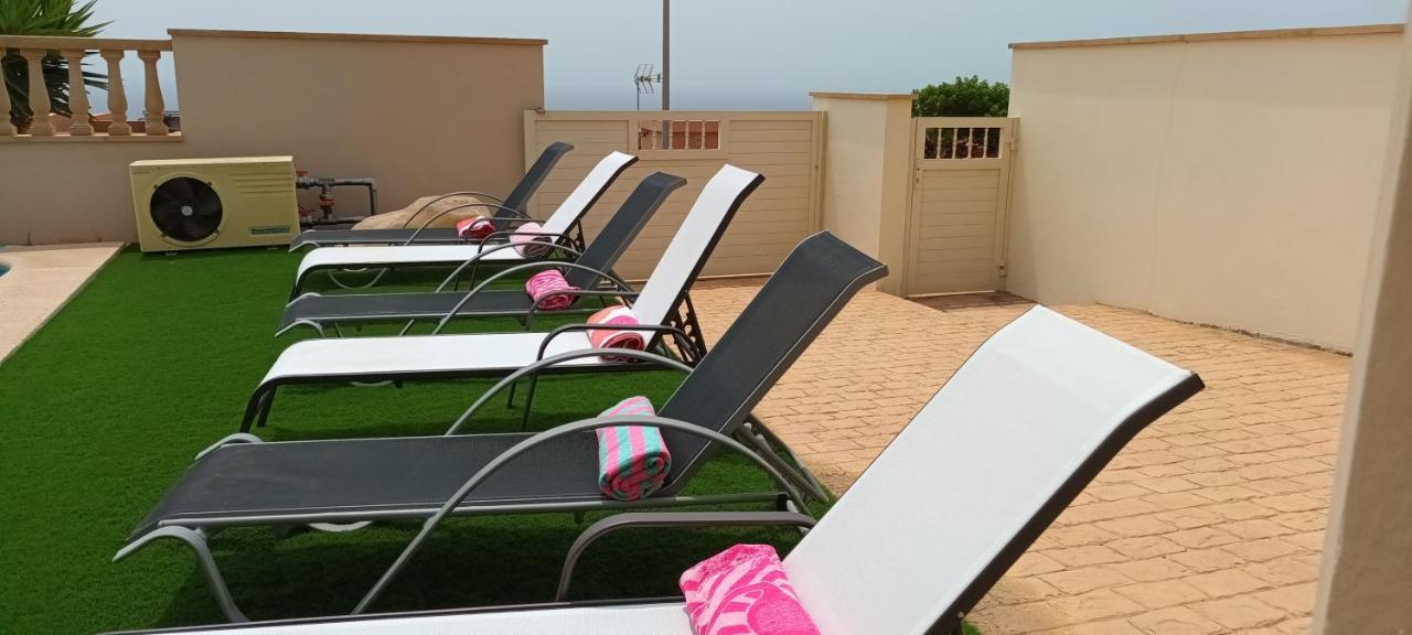 Beautiful, Spacious Villa, Heated Pool, Sleeps Eight, With Quality Furnishings Caleta De Fuste Exterior foto