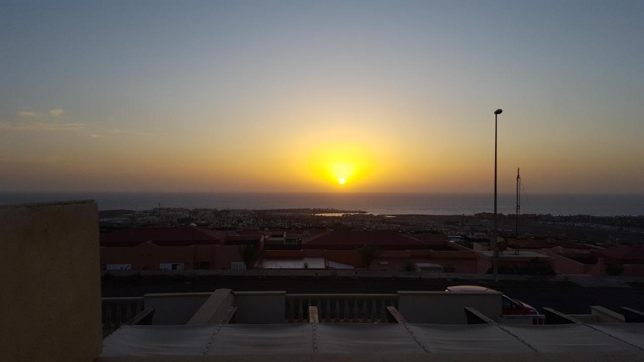 Beautiful, Spacious Villa, Heated Pool, Sleeps Eight, With Quality Furnishings Caleta De Fuste Exterior foto