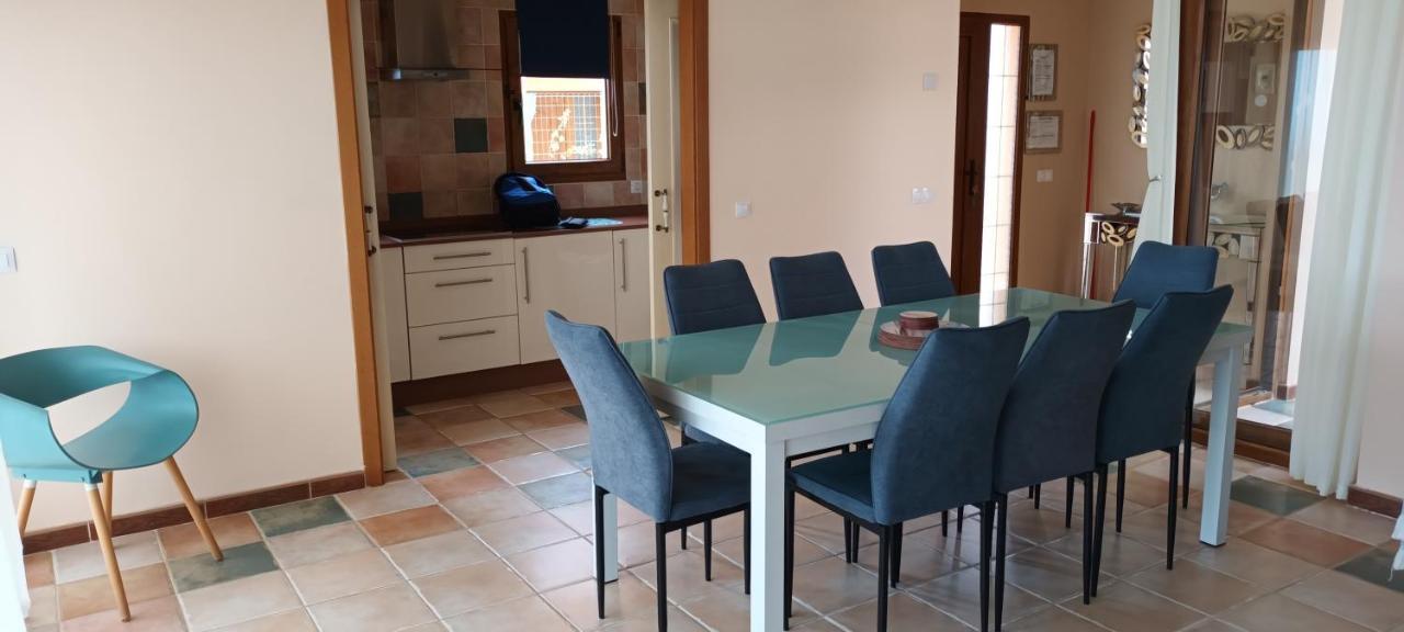 Beautiful, Spacious Villa, Heated Pool, Sleeps Eight, With Quality Furnishings Caleta De Fuste Exterior foto